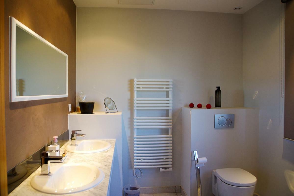 Guest House Domaine Des Grouilleres Saint-Clair-du-Rhone Buitenkant foto